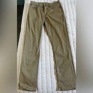 Men’s Levi’s khakis